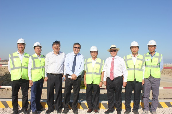 5.董事长与王运丹董事长、戴苏峰副总工程师、Mete BULGUN总司理等合影留念.JPG