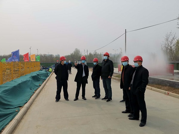 总司理祝建明一行在现场视察指导.jpg