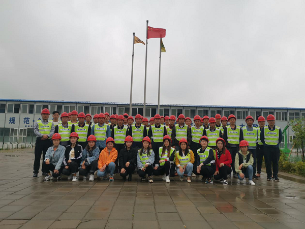 项目部全体治理职员合影.png