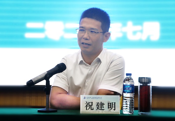 集团公司总司理祝建明针对新员工未来生长提出要求.jpg