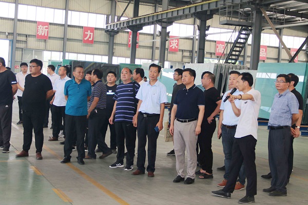 列位来宾旅行静美生产车间.jpg