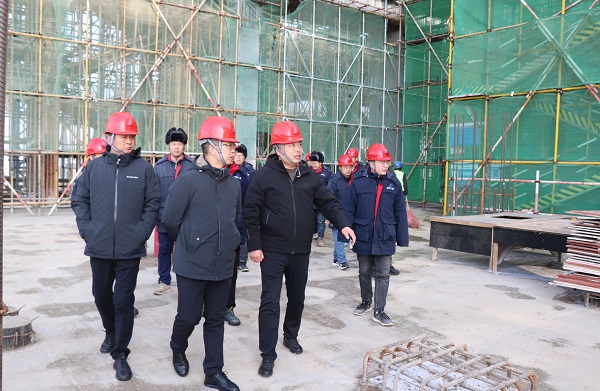 祝总一行到主厂房7.95m层举行实地审查.JPG